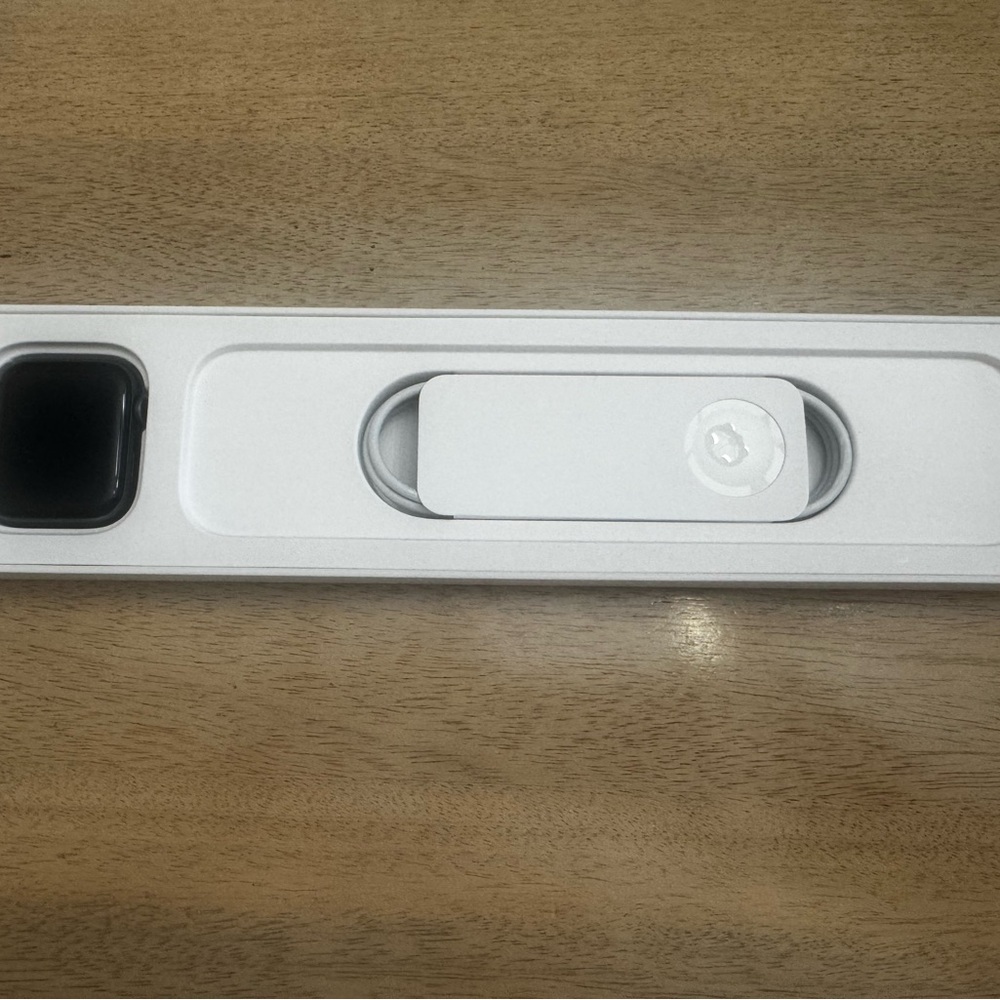 Smartwatch with Black Band - Picture 3 of 5